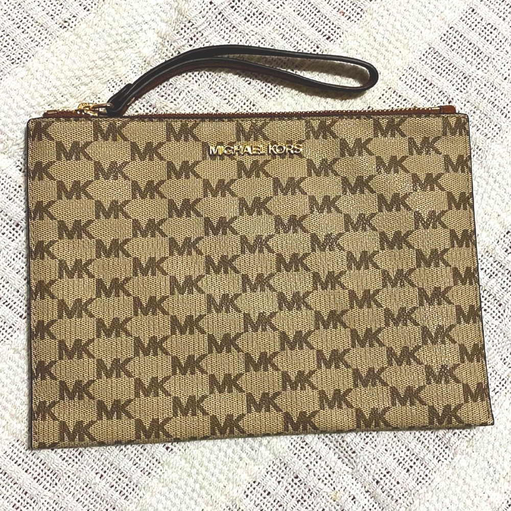 Michael Kors jet set wristlet